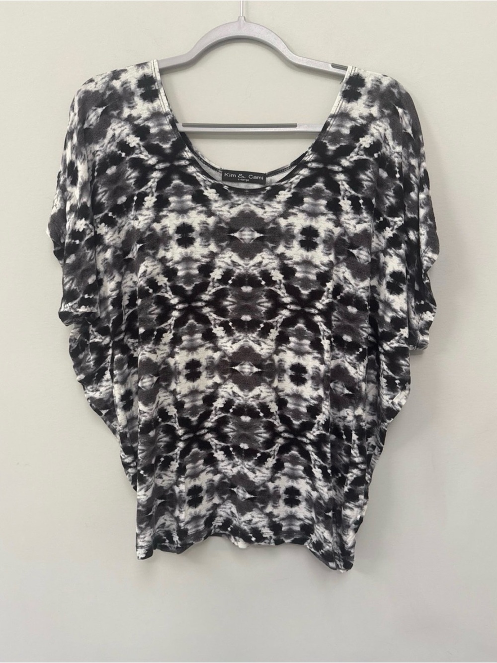 Kim & Cami Black and White Tie-Dye Scoop Neck Top